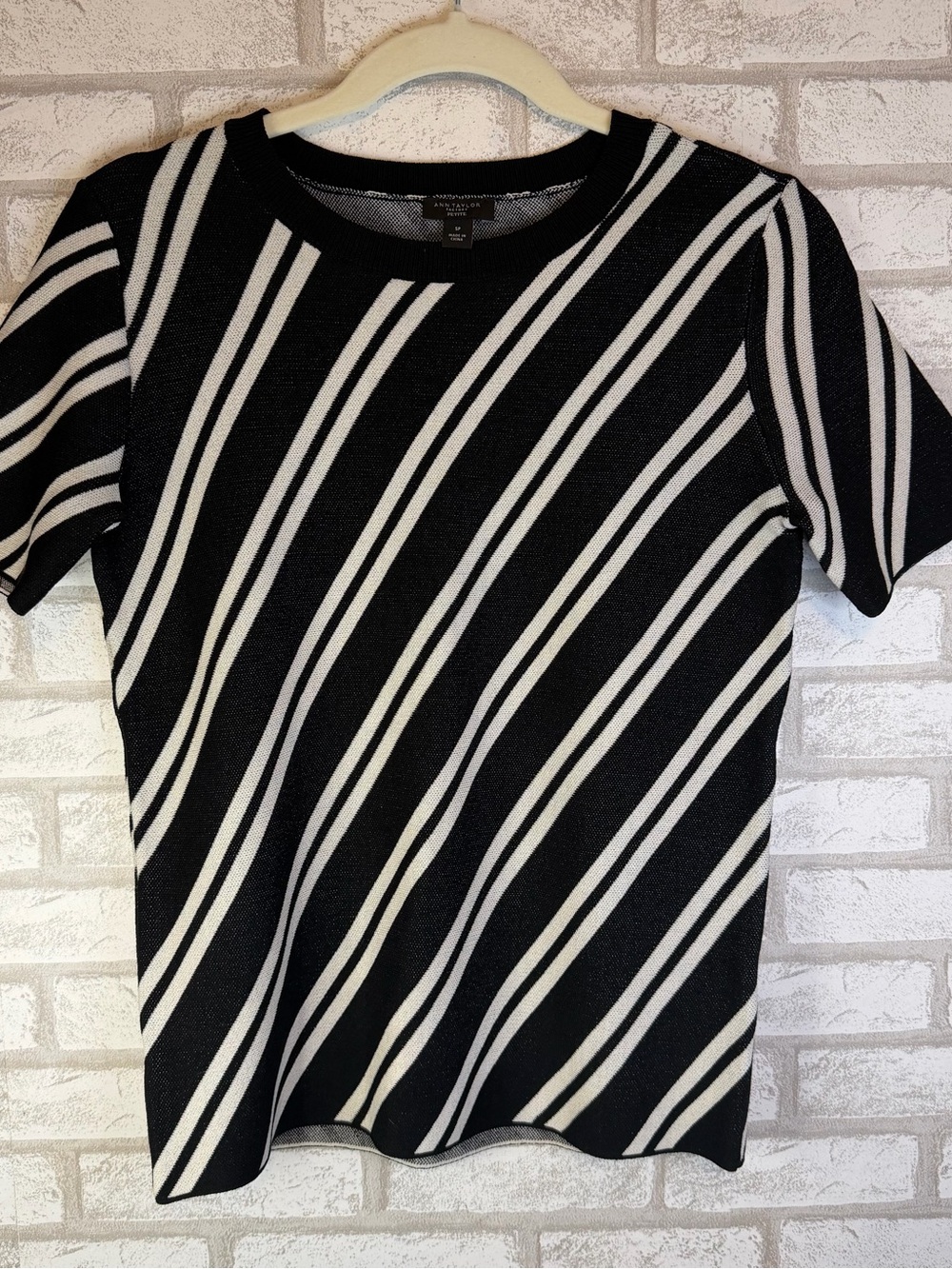 Ann Taylor Factory Petite Black White Striped Knit Top Short Sleeve SP Classic